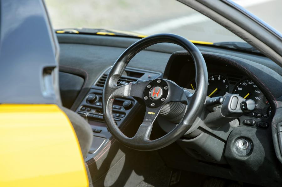 Интерьер Honda NSX-R 1991 года  (UK) (фото 20 из 24)
